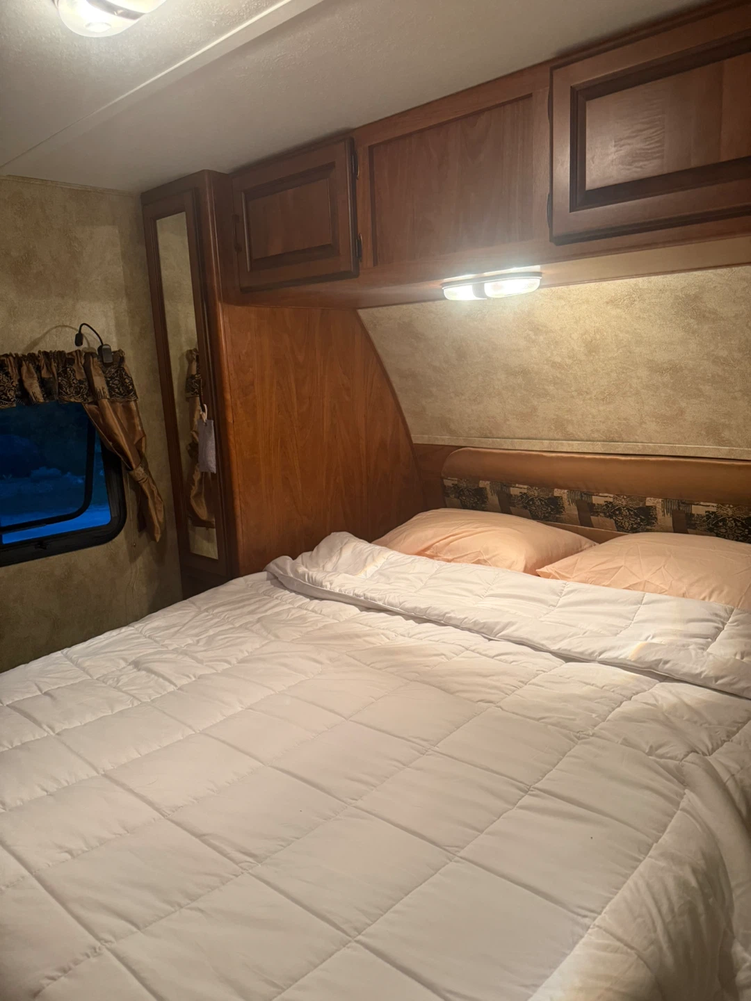 2011 Laredo 303TG - photo 4