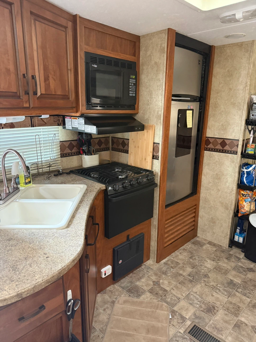 2011 Laredo 303TG - photo 5