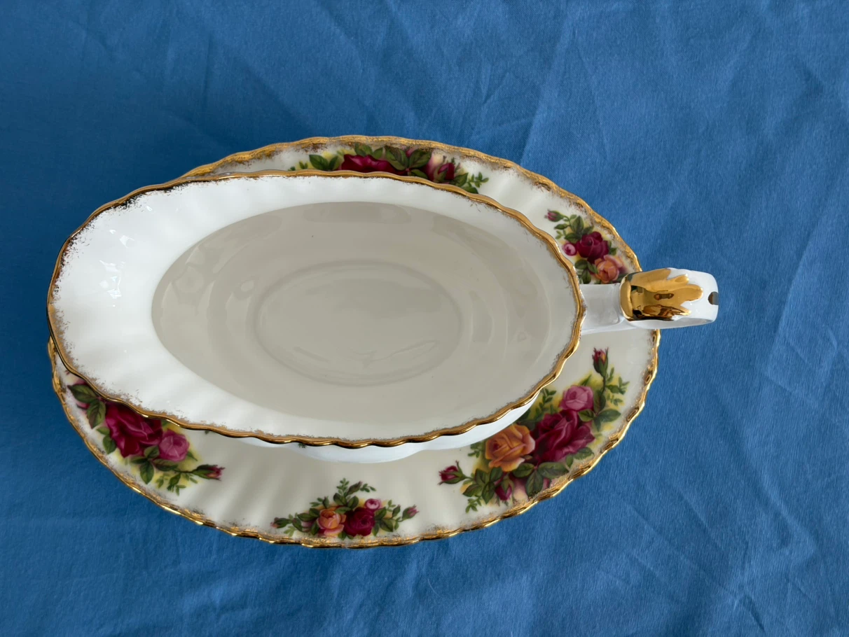 Royal Albert Old Country Roses Gravy Boat with Saucer - photo 4