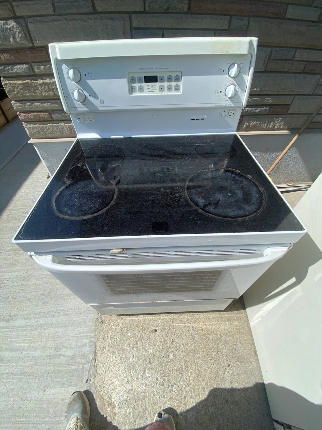 GE White Electric Stove - photo 2