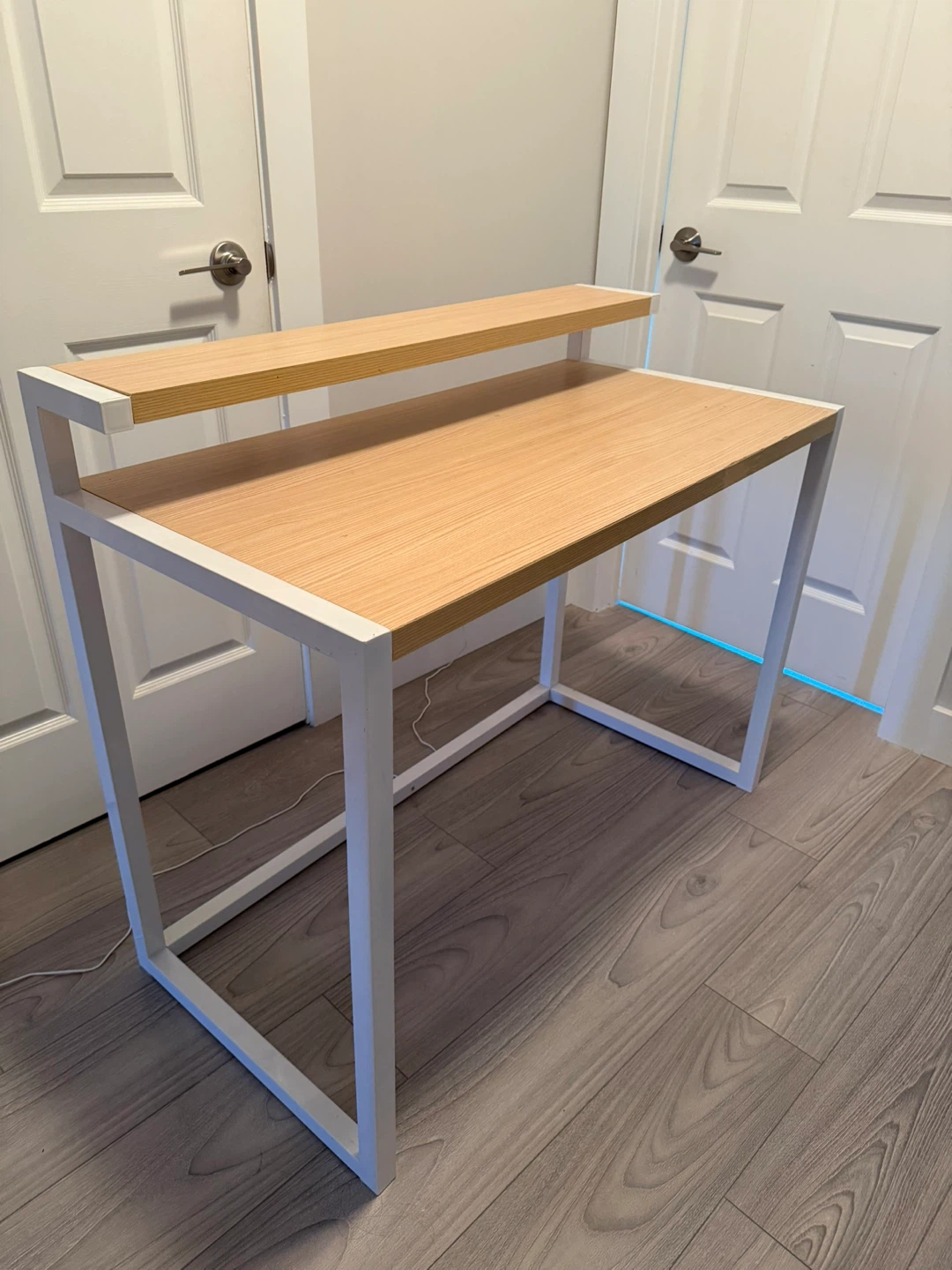 Computer desk with elevated monitor shelf