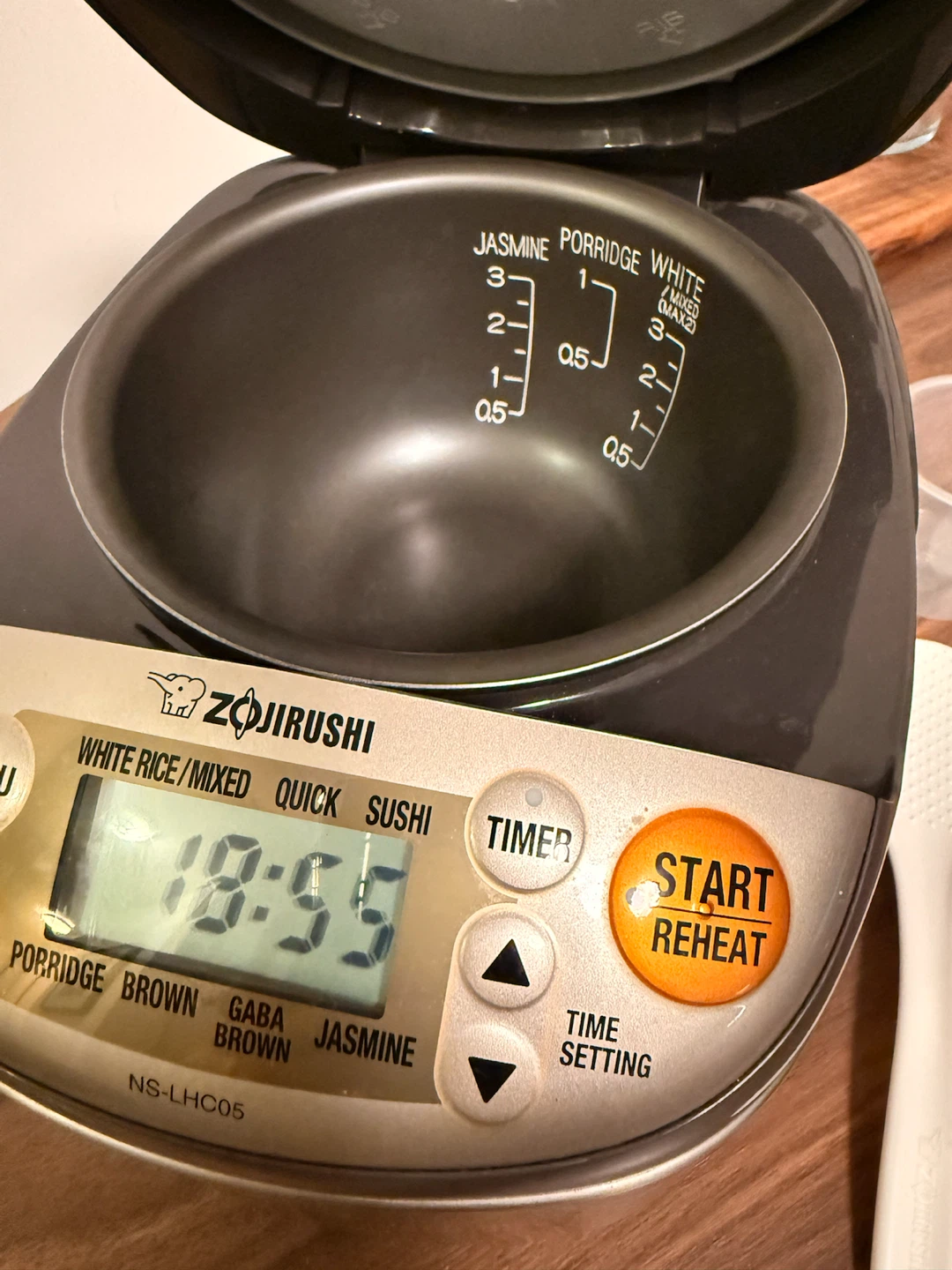 Zojirushi NS-LHC05 Rice Cooker - photo 2