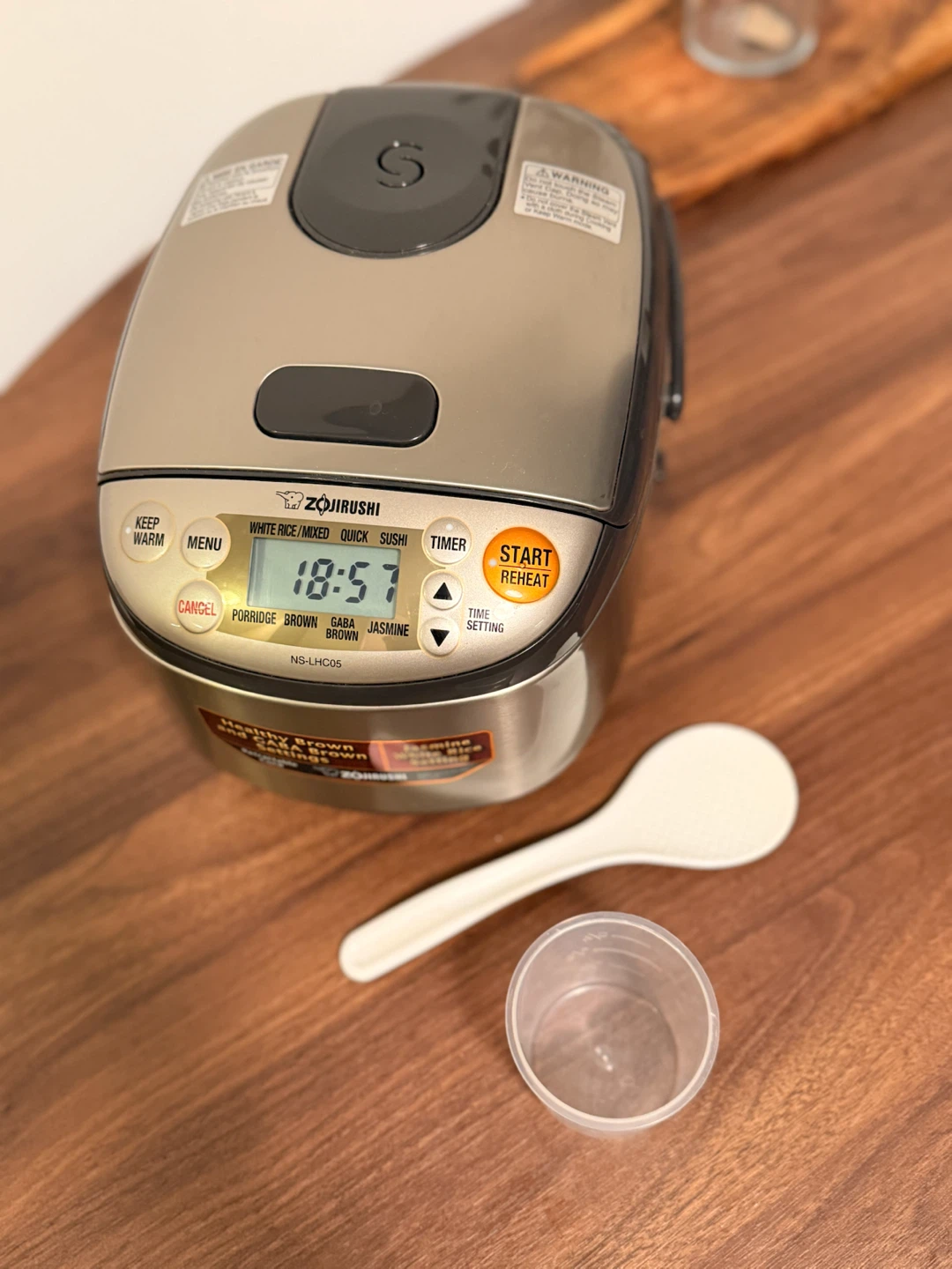 Zojirushi NS-LHC05 Rice Cooker - photo 3