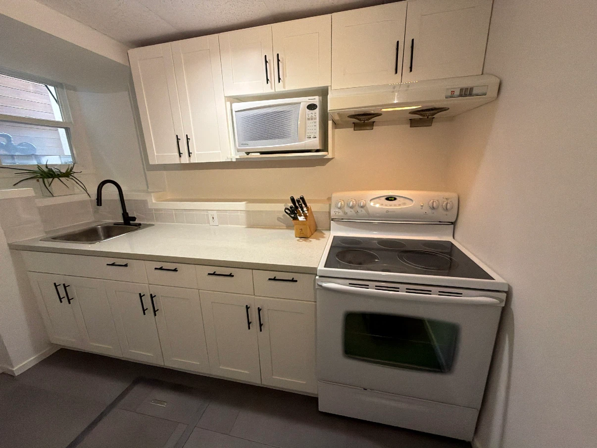 Maytag White Electric Stove with Oven