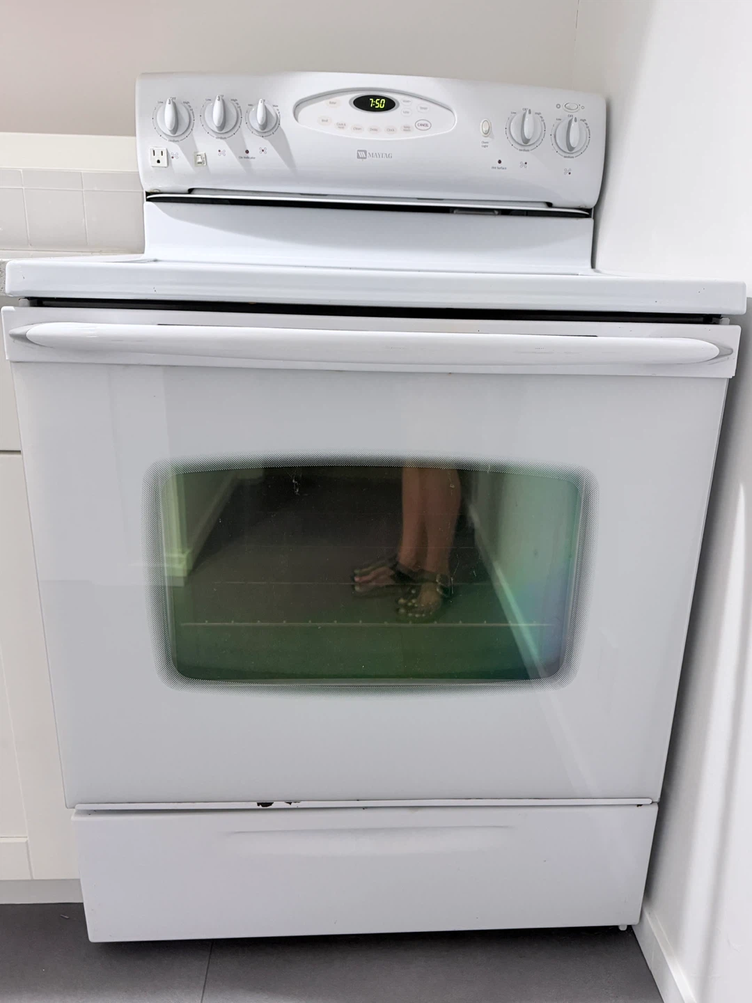 Maytag White Electric Stove with Oven - photo 2