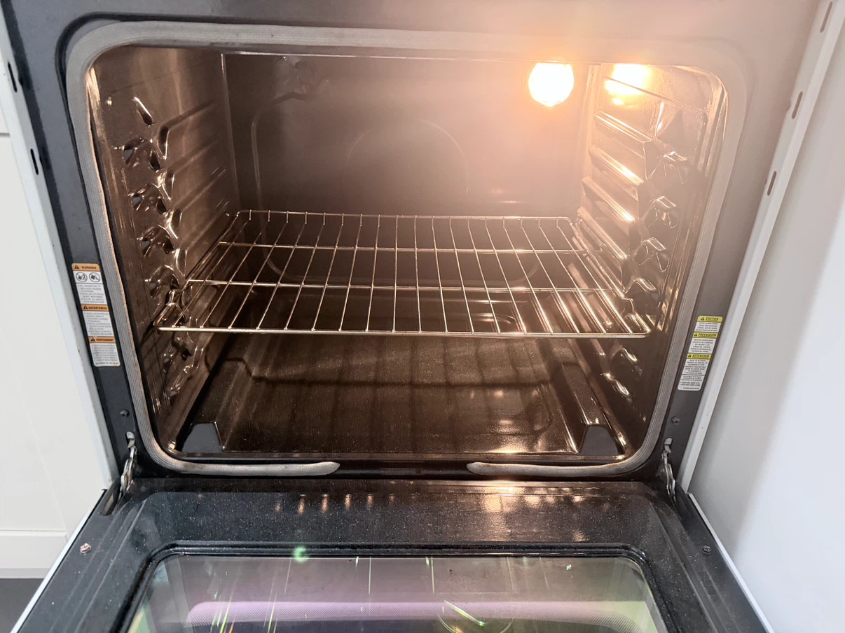 Maytag White Electric Stove with Oven - photo 3