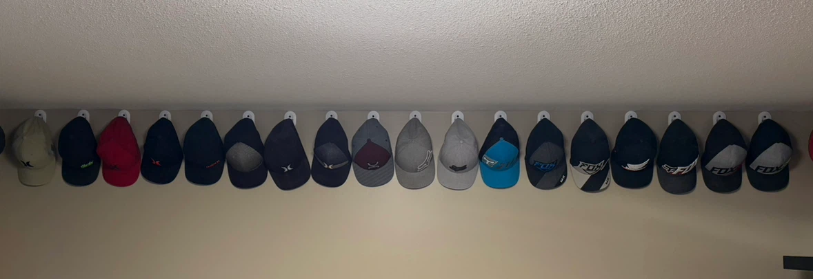 40 Baseball Caps - Oakley, Hurley, Fox