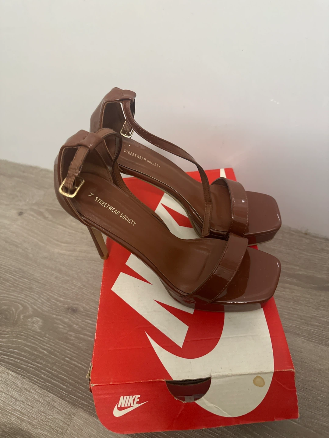 Streetwear Society Brown Patent Heels Size 7 - photo 2