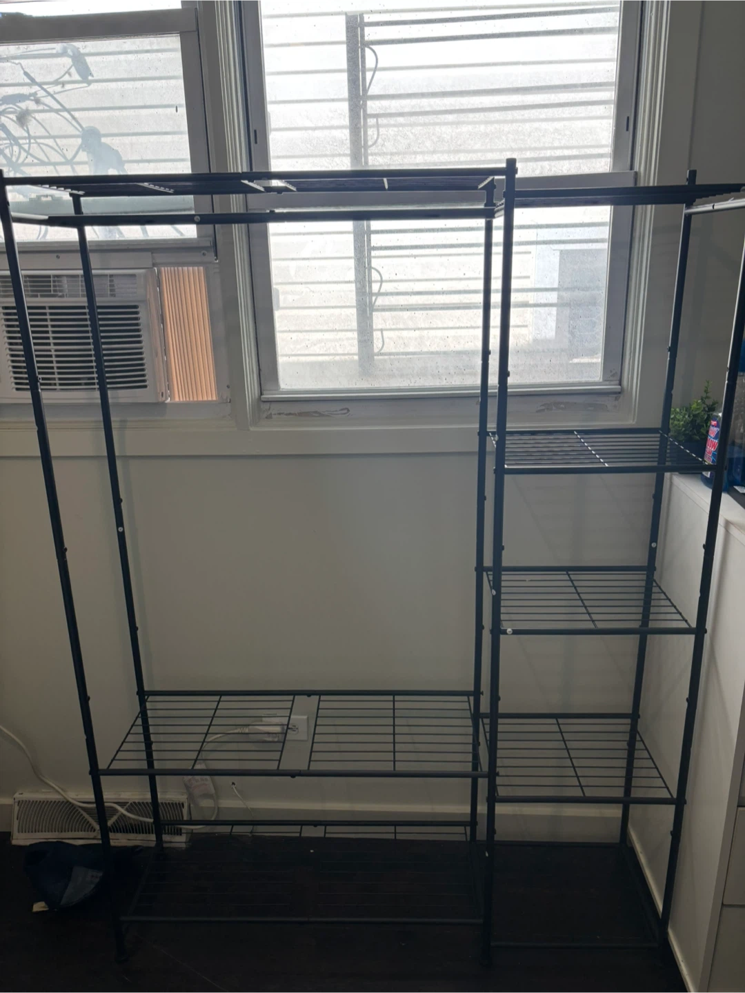 Black Stable Steel Frame Structure Clothing Rack with Shelves
