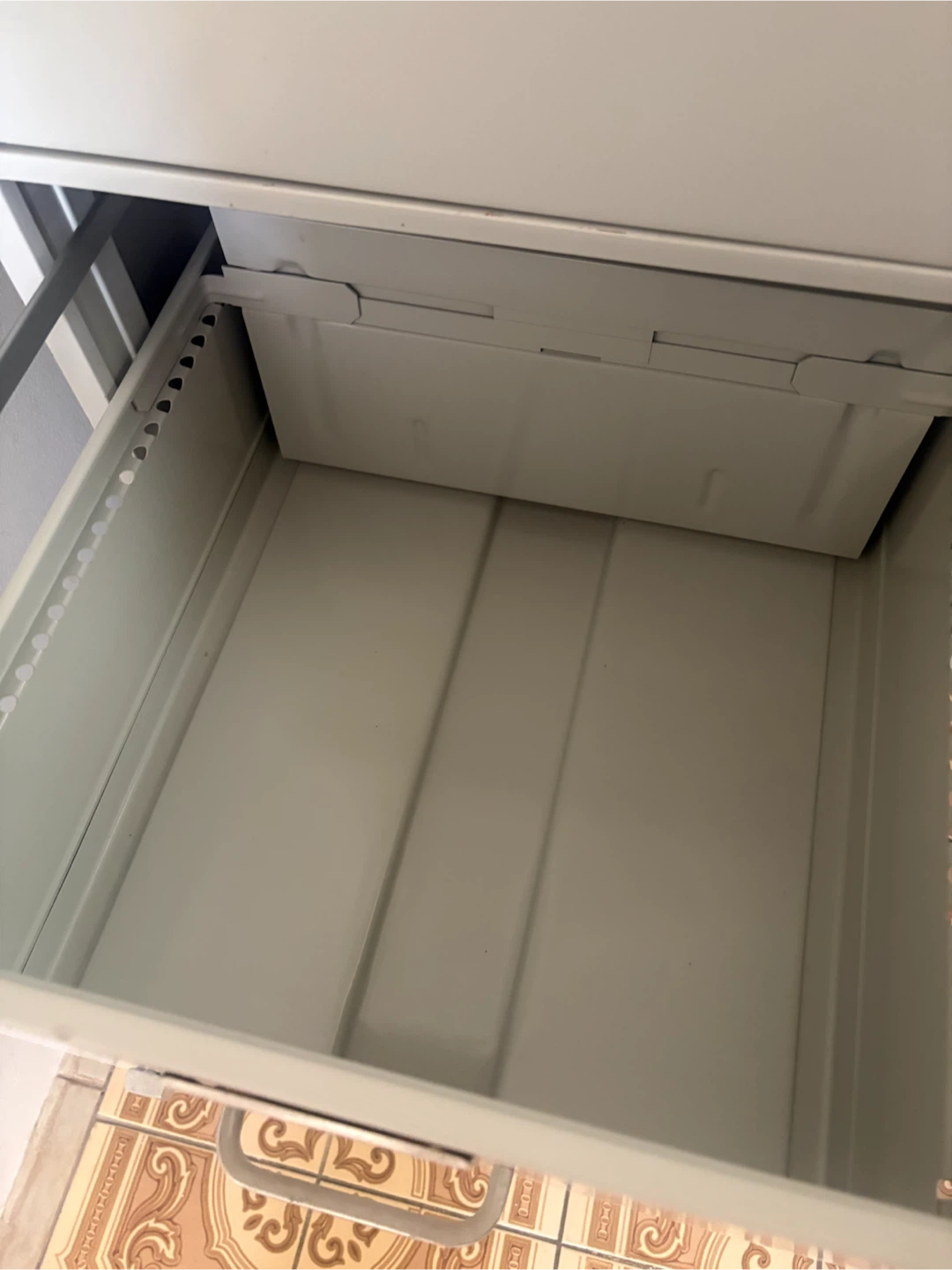 4-Drawer Metal Filing Cabinet – Good Condition - photo 2