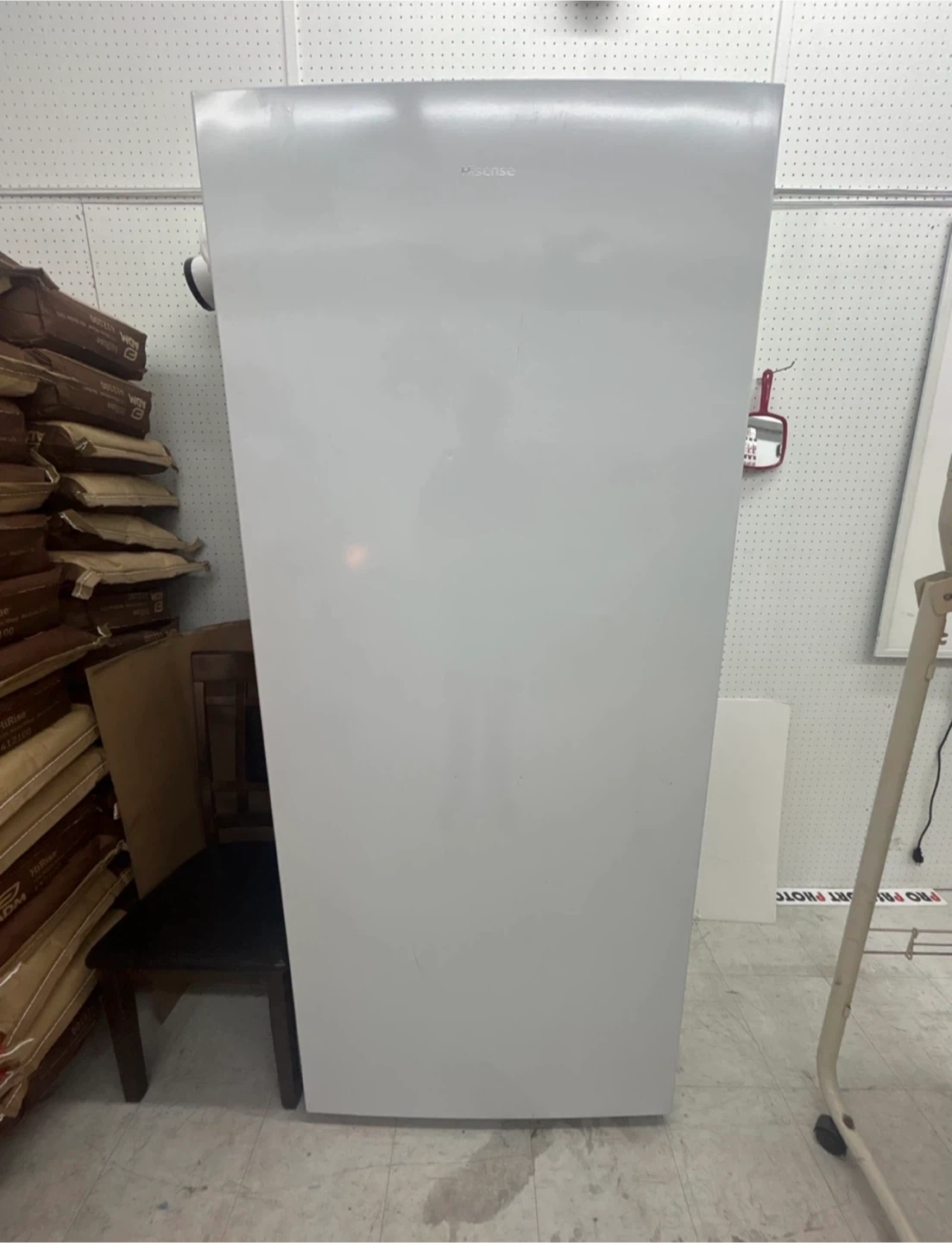 Hisense FV21D6CWE Upright Freezer