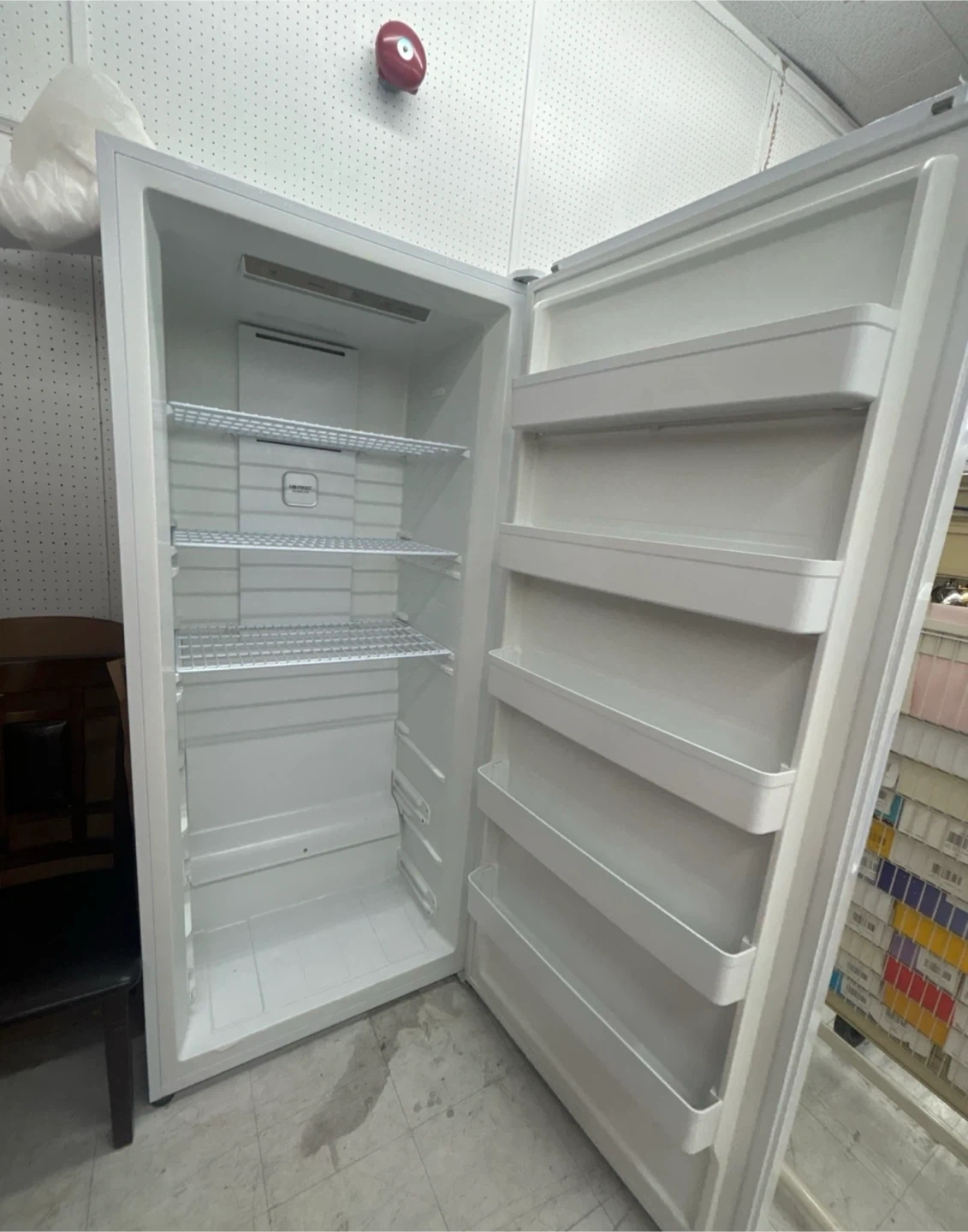 Hisense FV21D6CWE Upright Freezer - photo 2