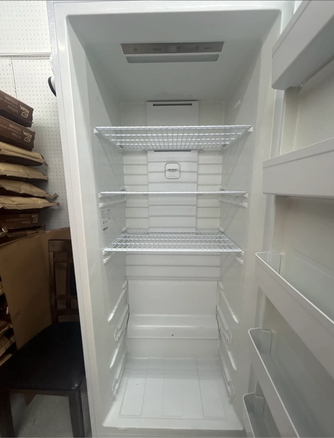 Hisense FV21D6CWE Upright Freezer - photo 3