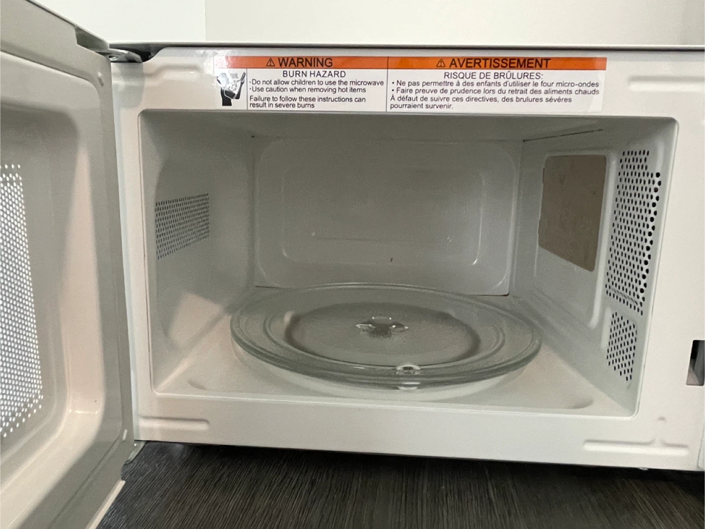 Mainstays Compact Microwave Oven - photo 2