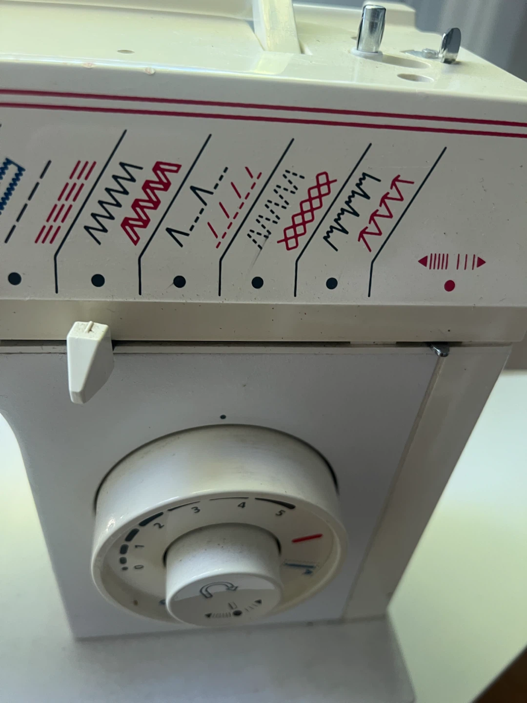 Singer 5810C Sewing Machine - photo 2
