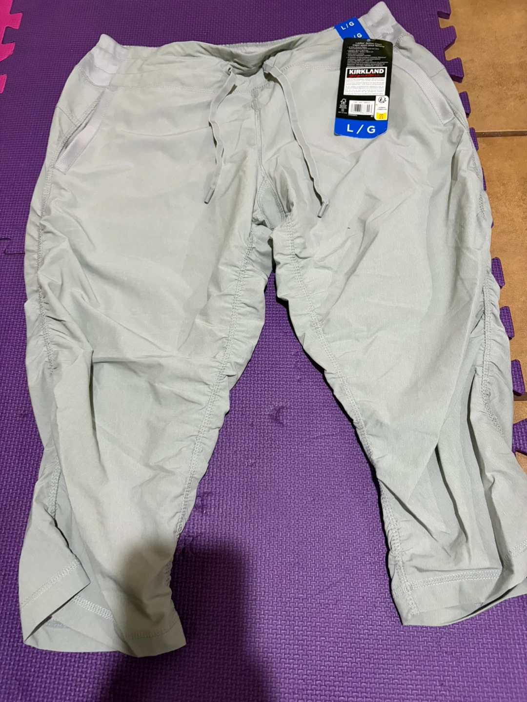 Women's Capri Pants~ Size Large