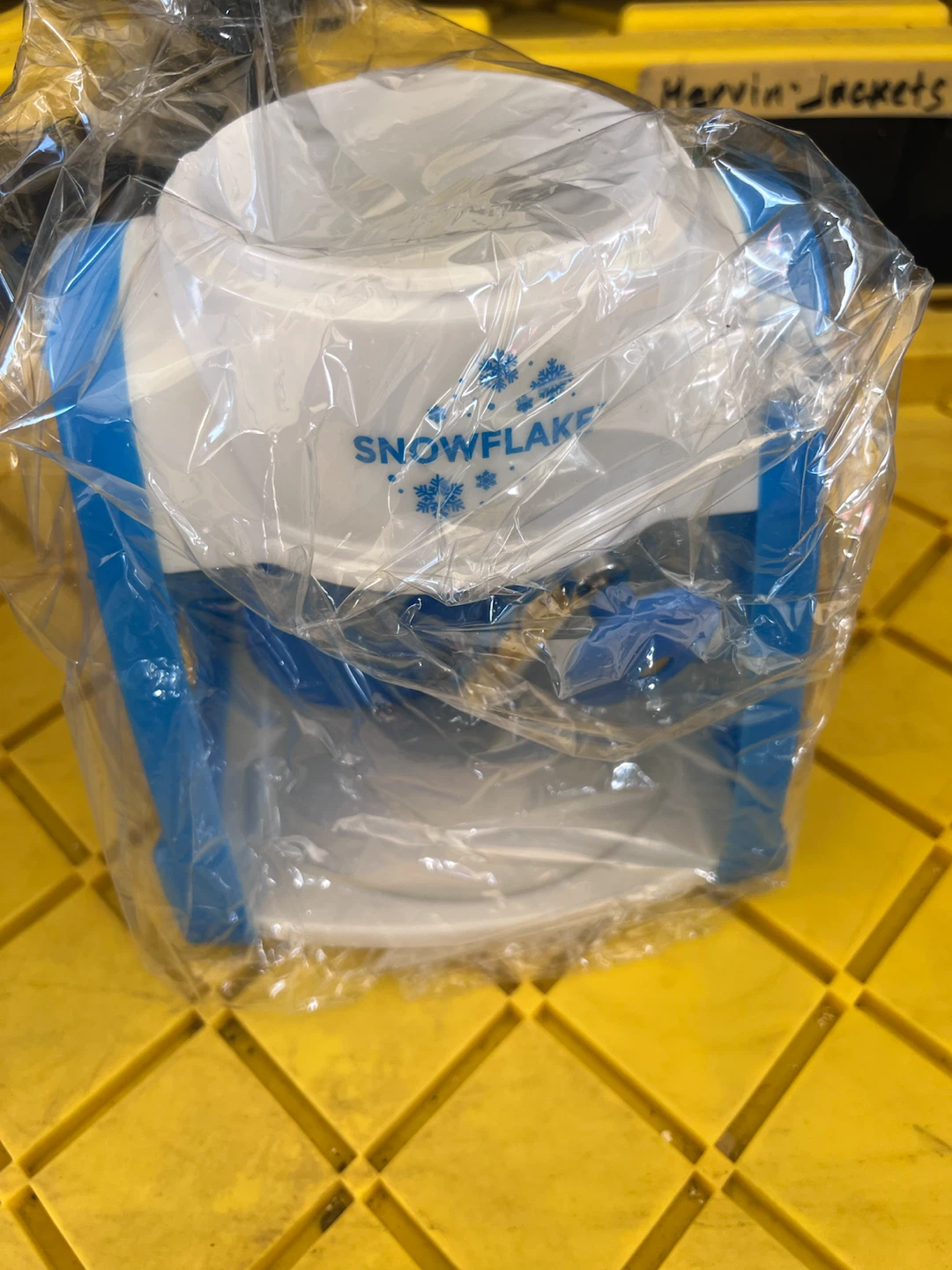 Snowflake Hand Crank Ice Shaver - photo 2