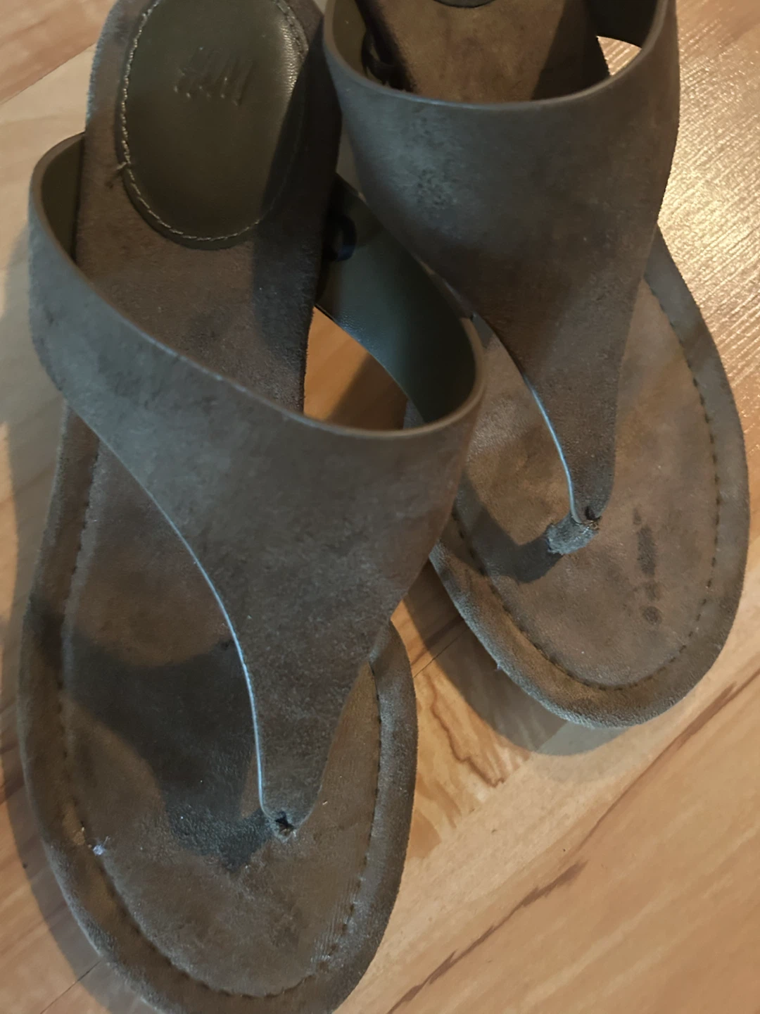 H&M Taupe Kitten Heel Thong Sandals - photo 3