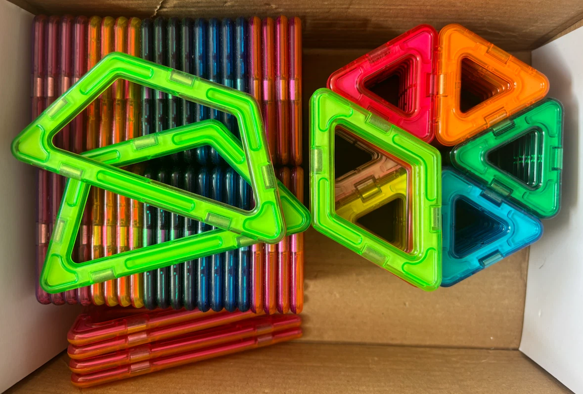 AMOSTING Magnetic Tiles.