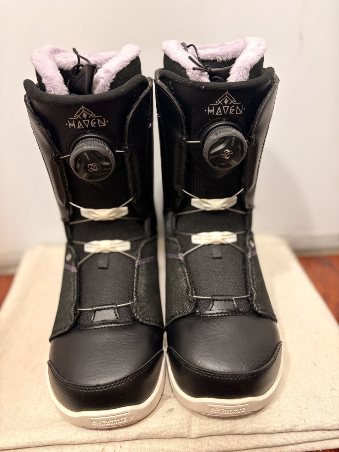 BARELY USED SNOWBOARDING GEAR 250 OBO - photo 3