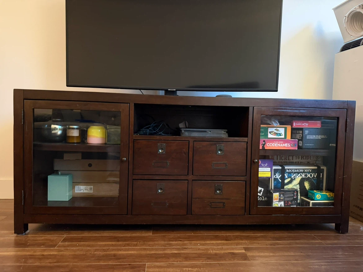 TV Stand / Media Console Pottery Barn - Rhys