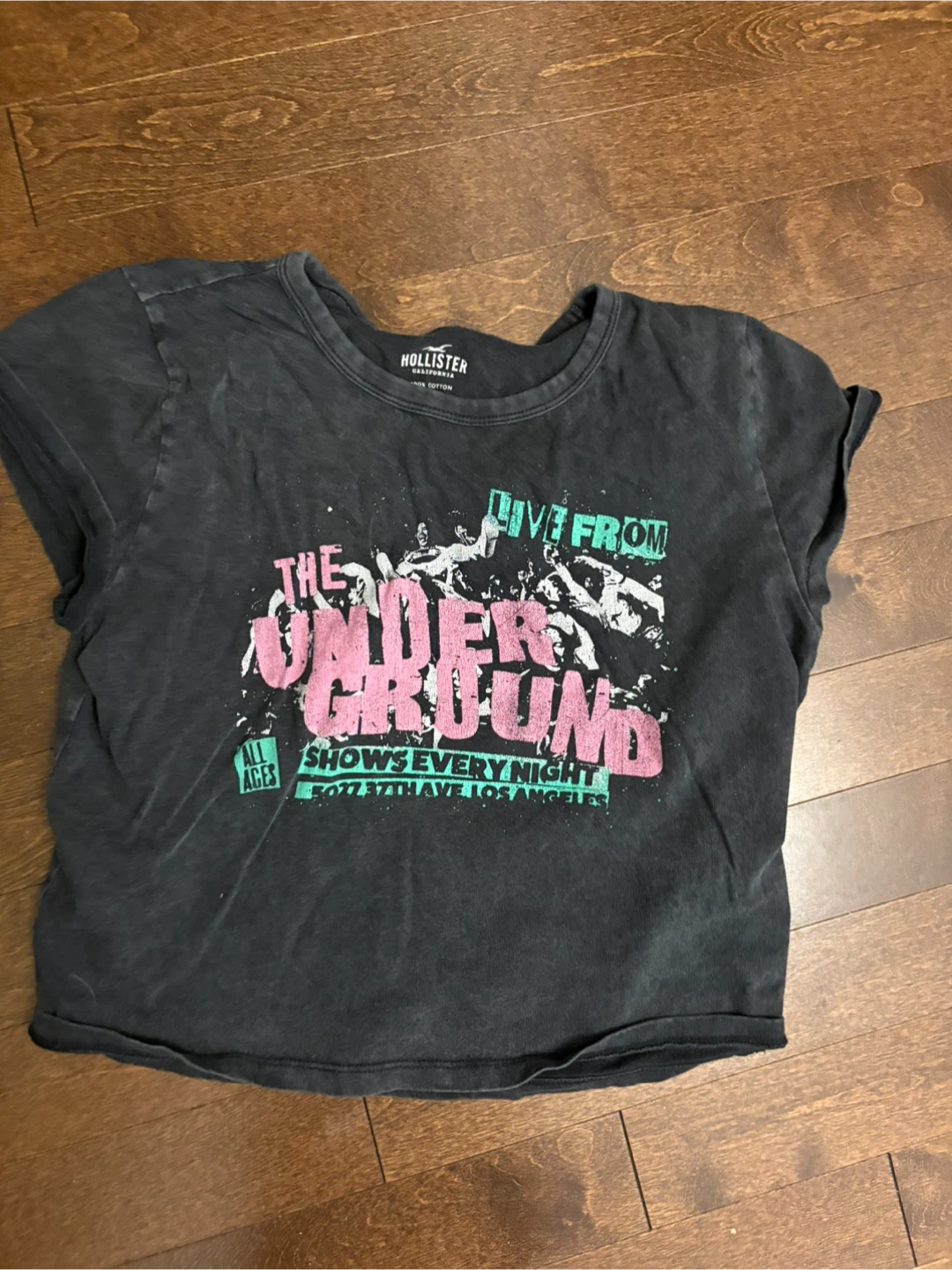Hollister Graphic T-Shirt Large