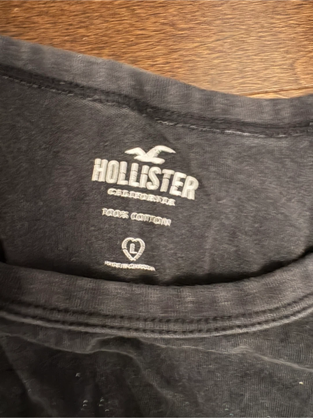 Hollister Graphic T-Shirt Large - photo 2