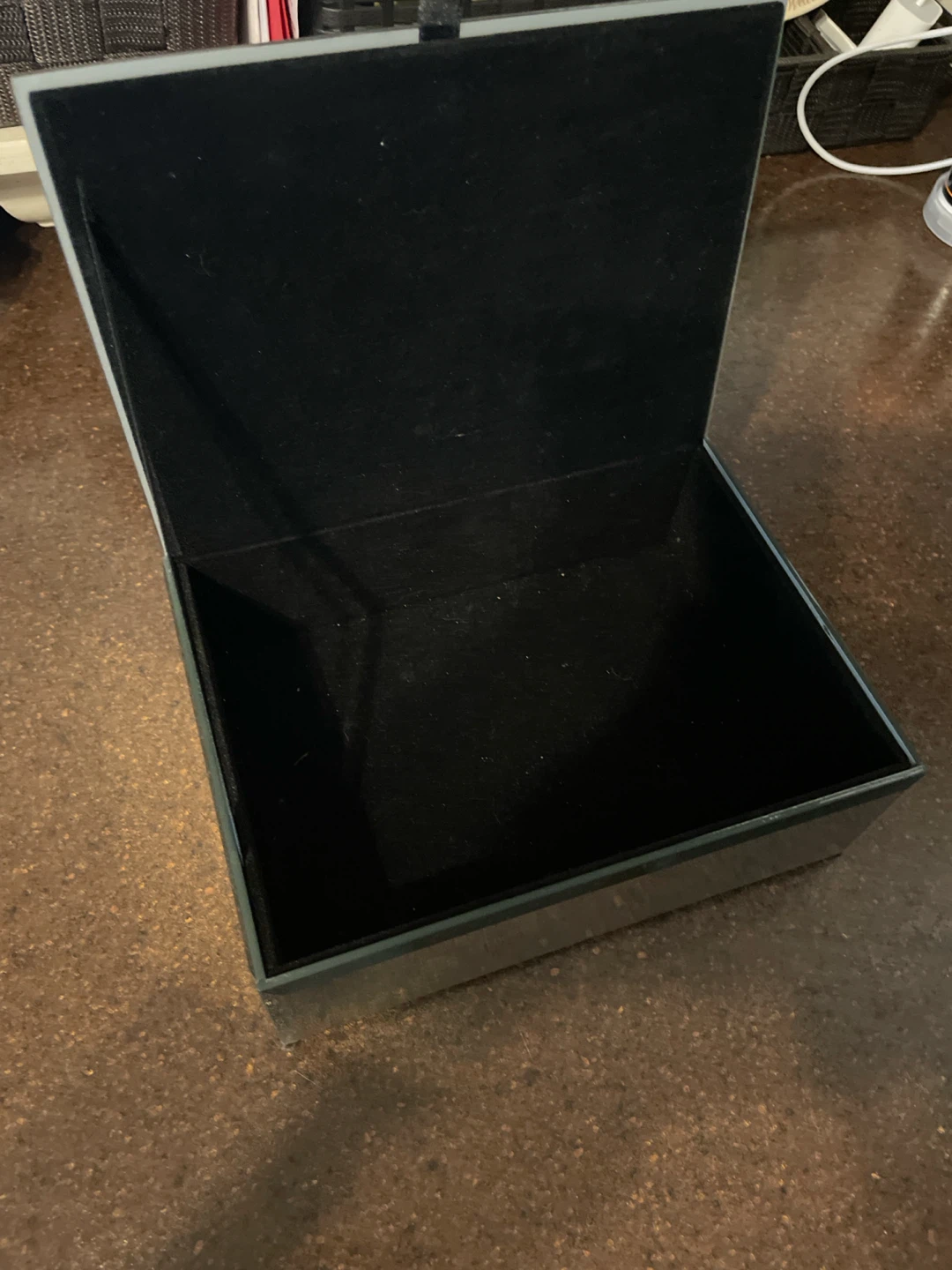 Mirrored Jewelry Box with Leaf Design - photo 2