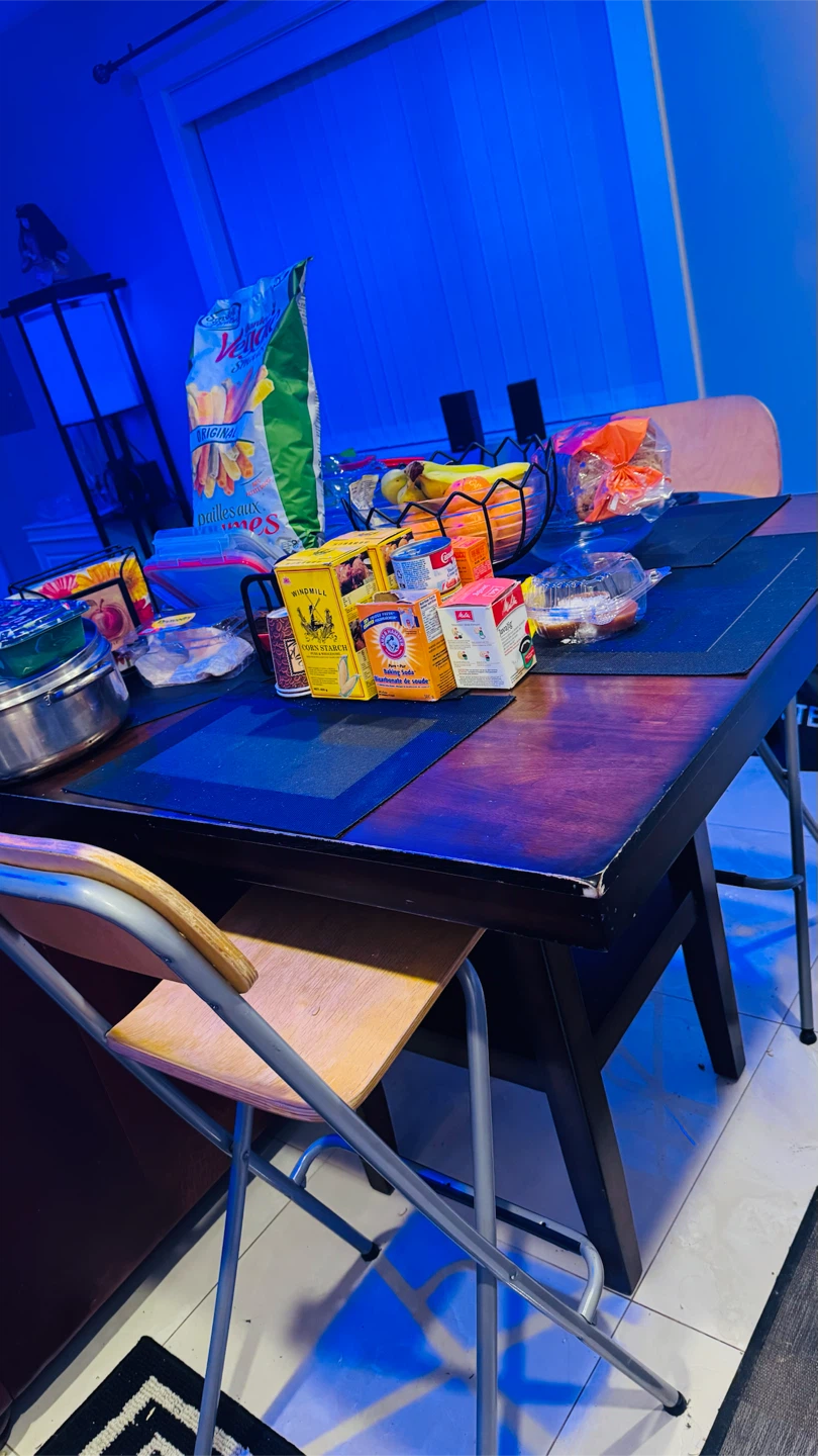 Solid wood dining table with 2 high chairs - photo 2