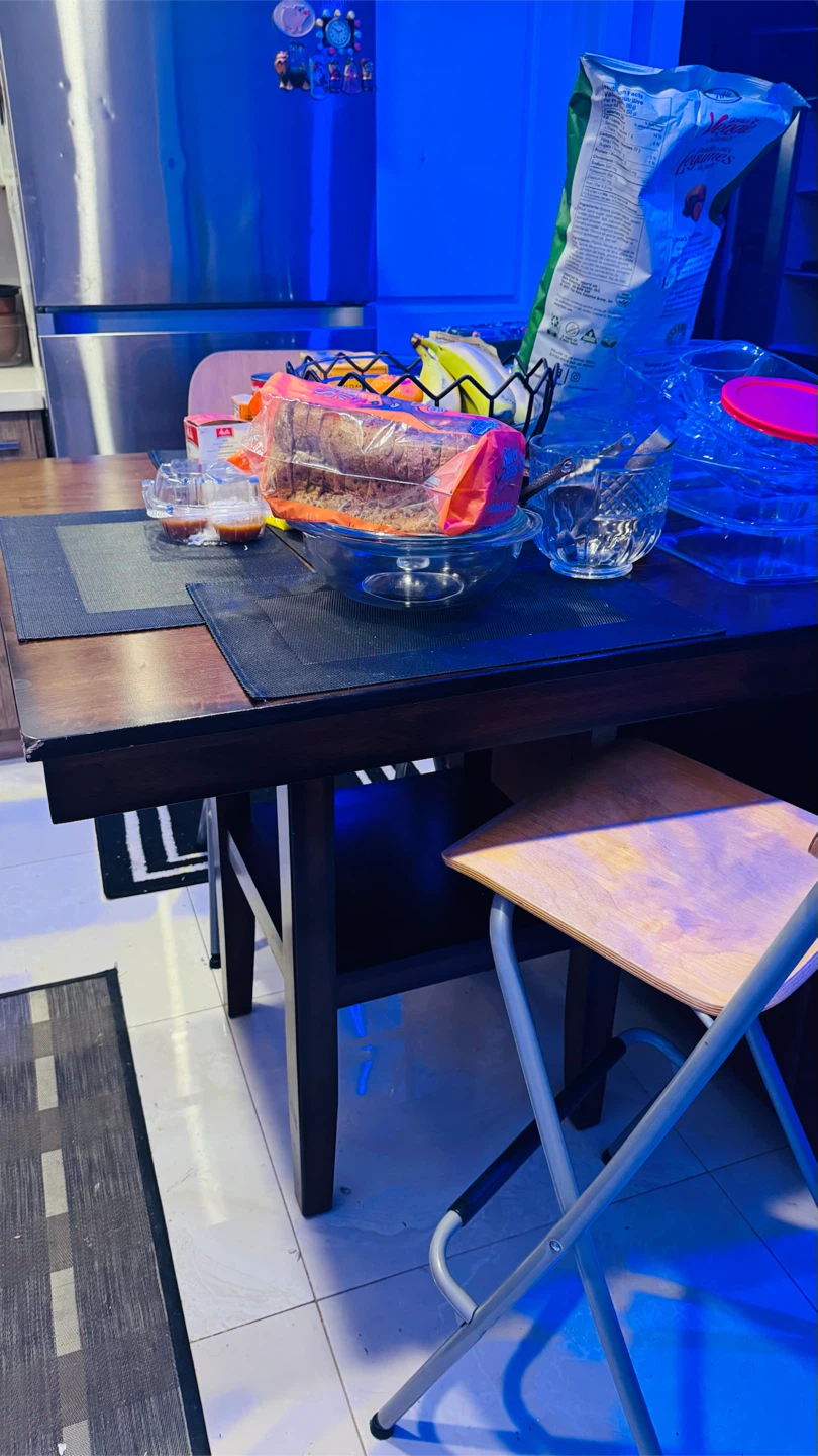Solid wood dining table with 2 high chairs - photo 3