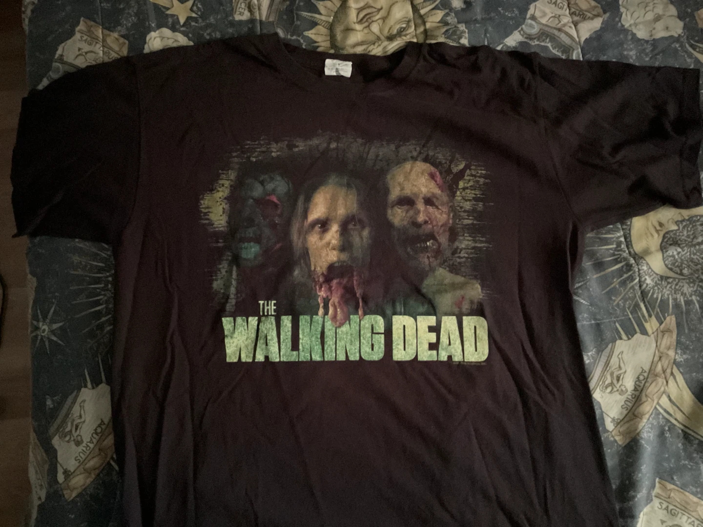 2011 The Walking Dead T-Shirt - photo 2