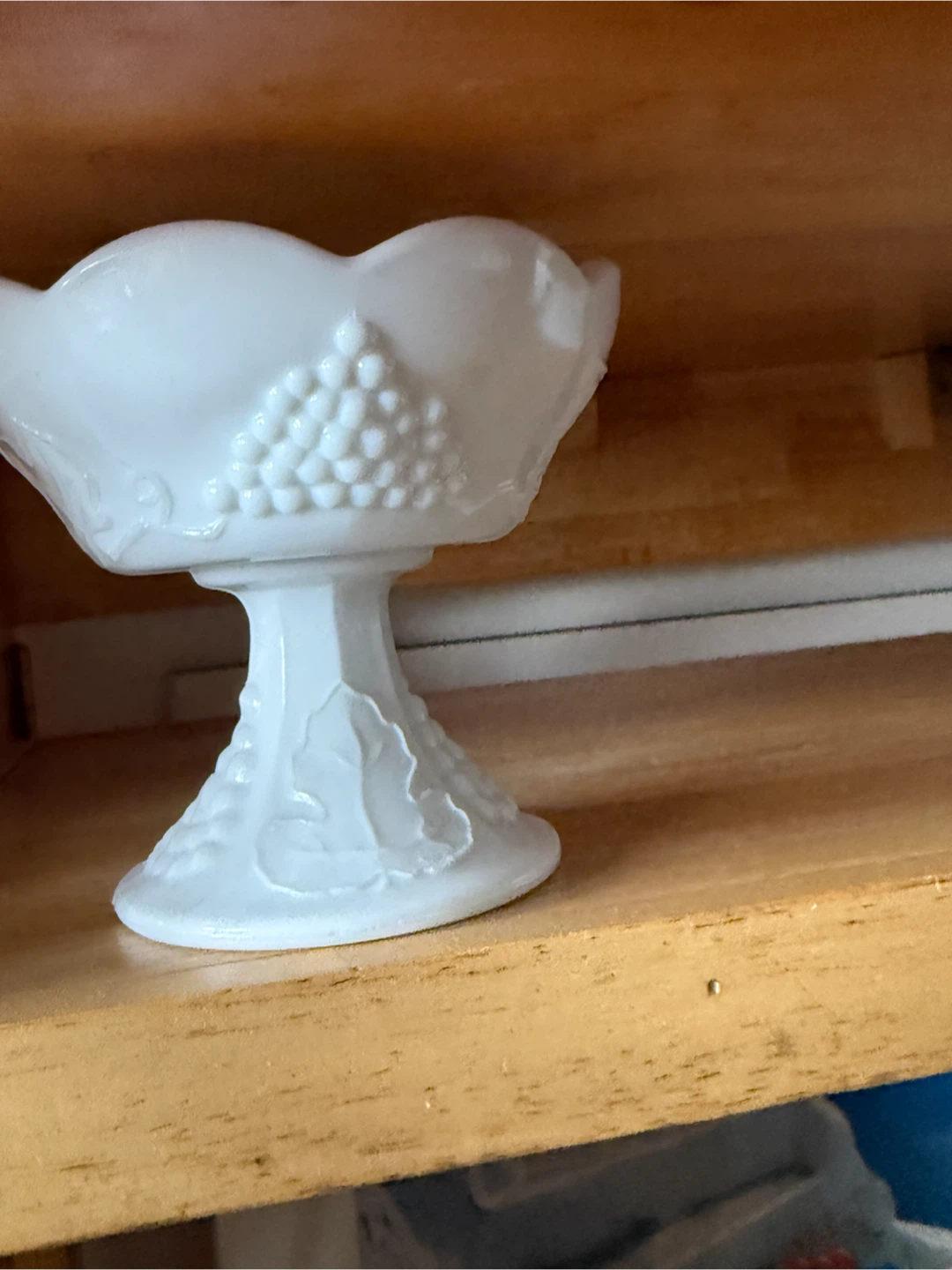 Vintage Milk Glass Grape Motif Dish Set - photo 3