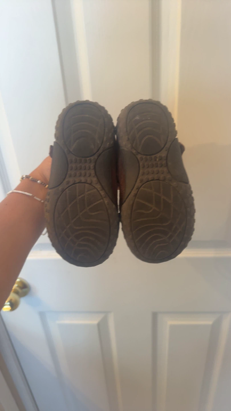 Oshkosh Toddler Shoes with Flower Detail - photo 2