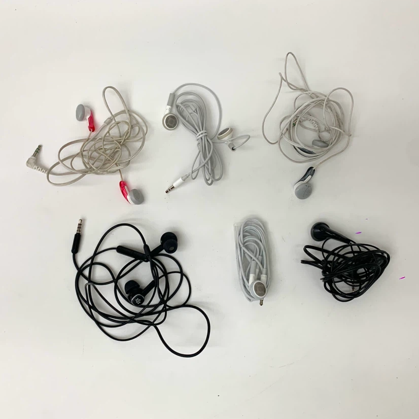 Wired Earbuds Headphones Earphones Assorted Colors $5 Per Pair - photo 2