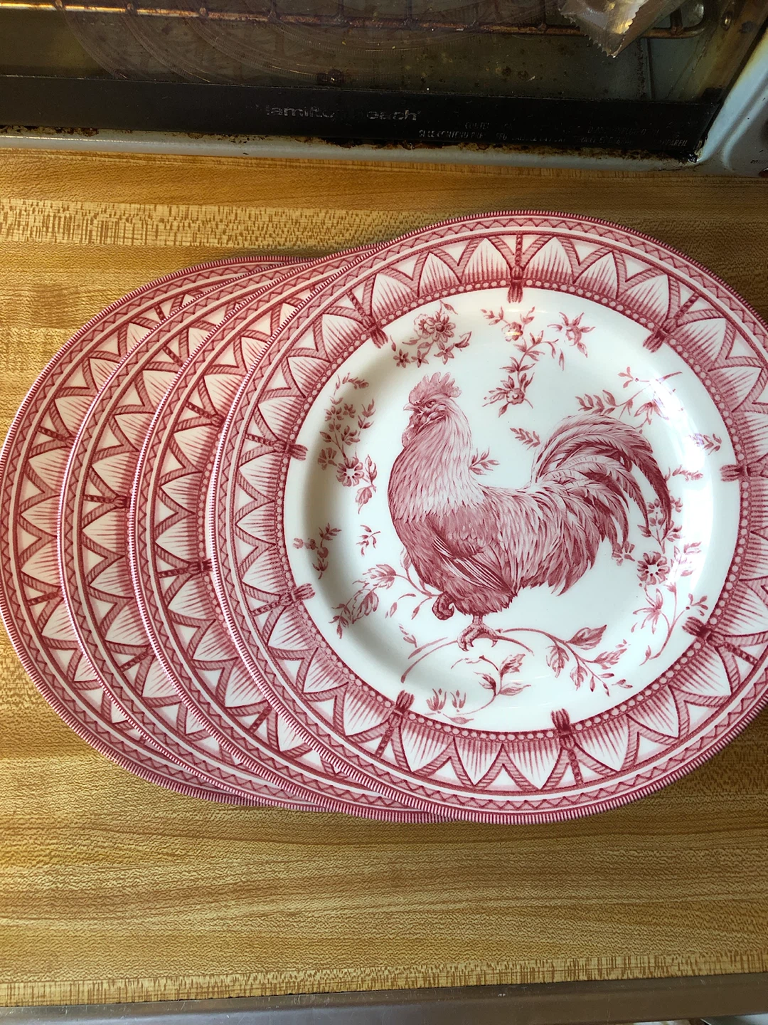 Queen's Rooster Plate - Set of 4