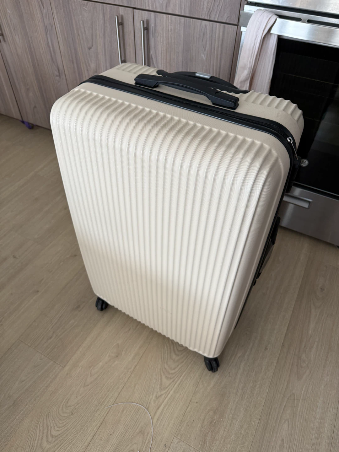 Cream Hard Shell Spinner Suitcase