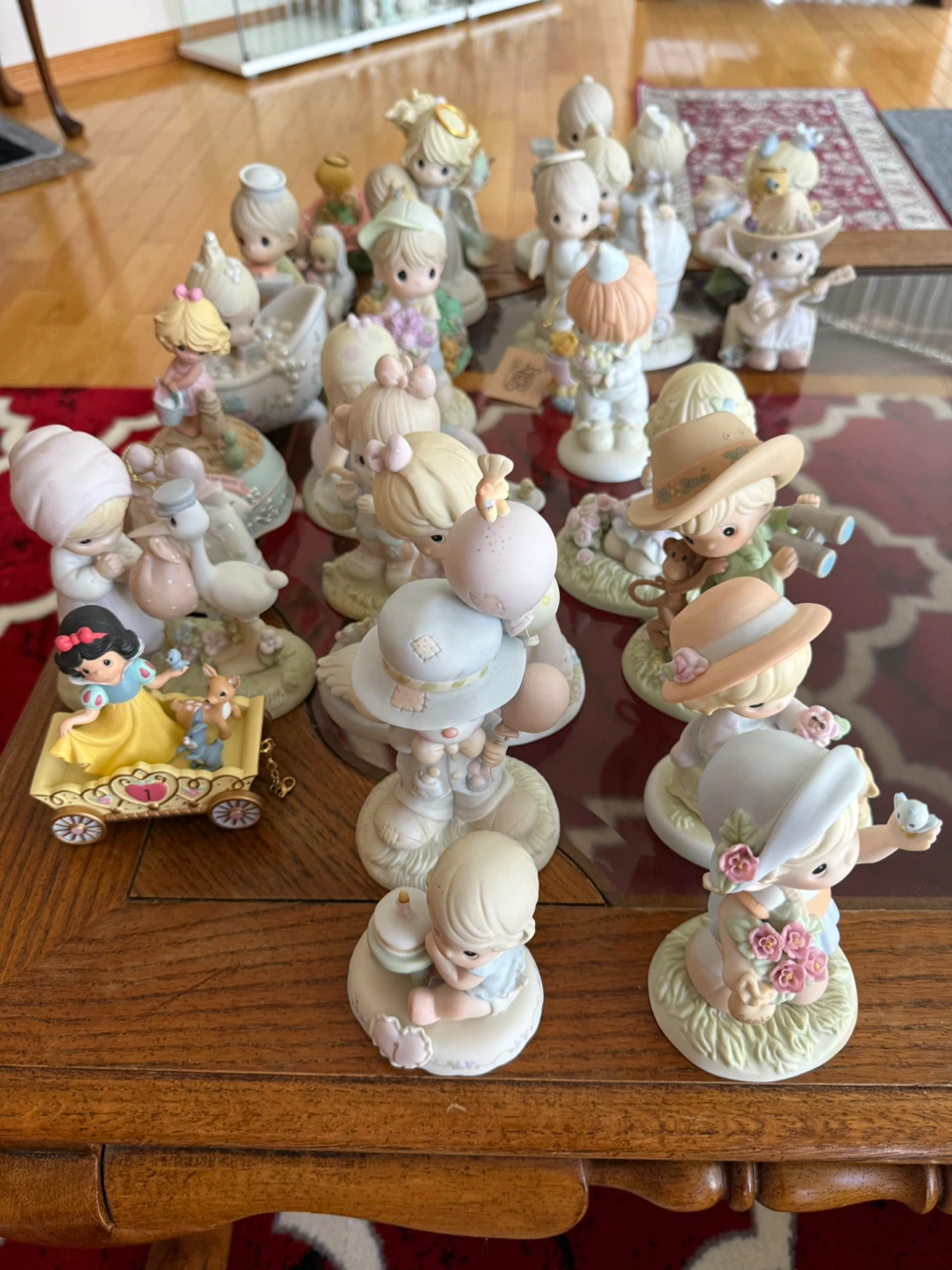 29 Precious Moments Figurine Collection - photo 2