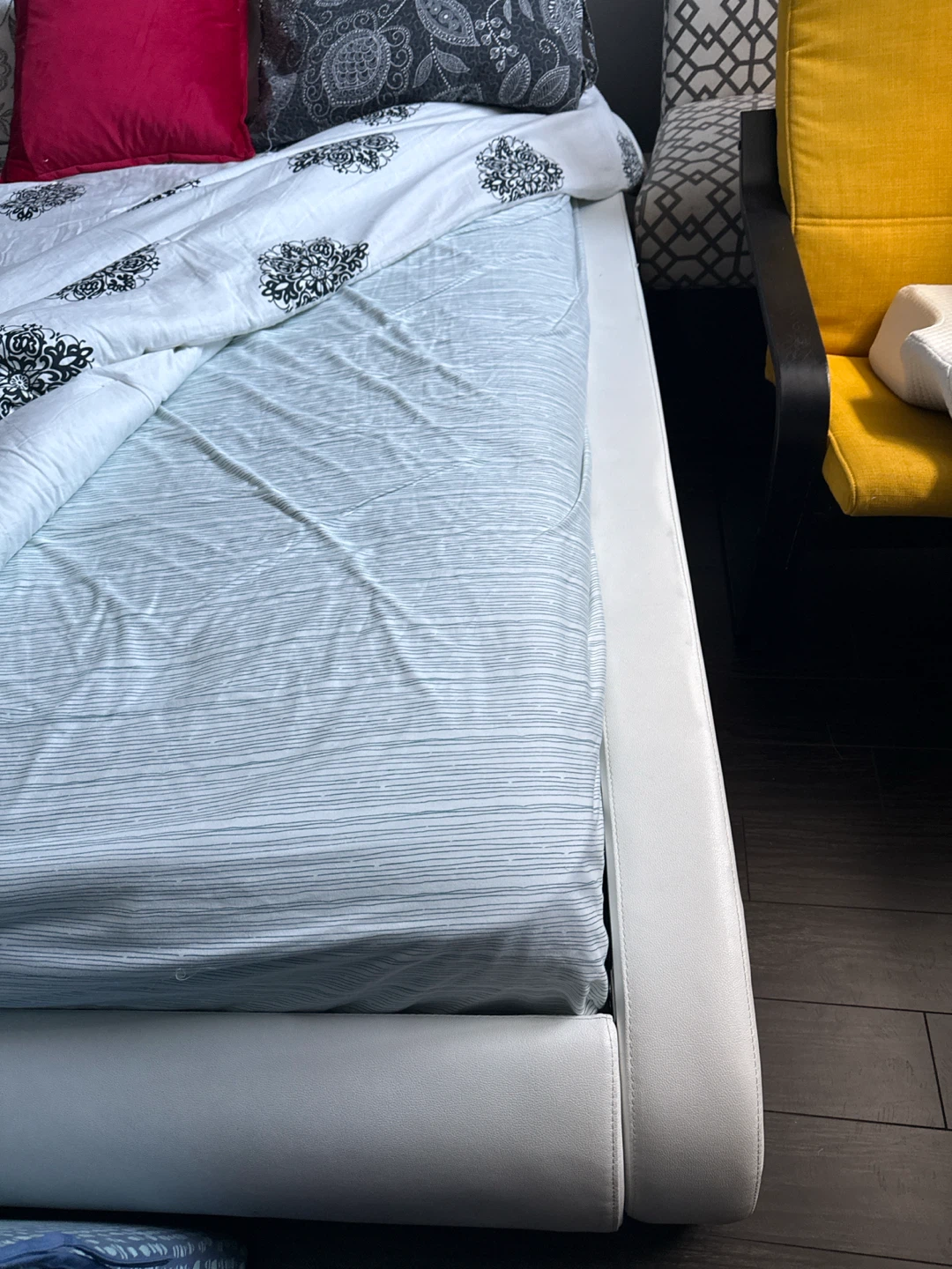 White Faux Leather Bed Frame queen size - photo 2