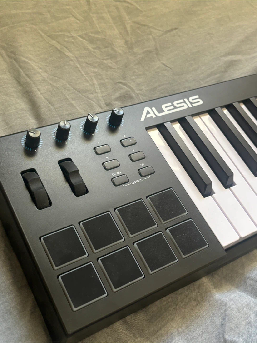Alesis V49 USB MIDI Keyboard Controller - photo 2