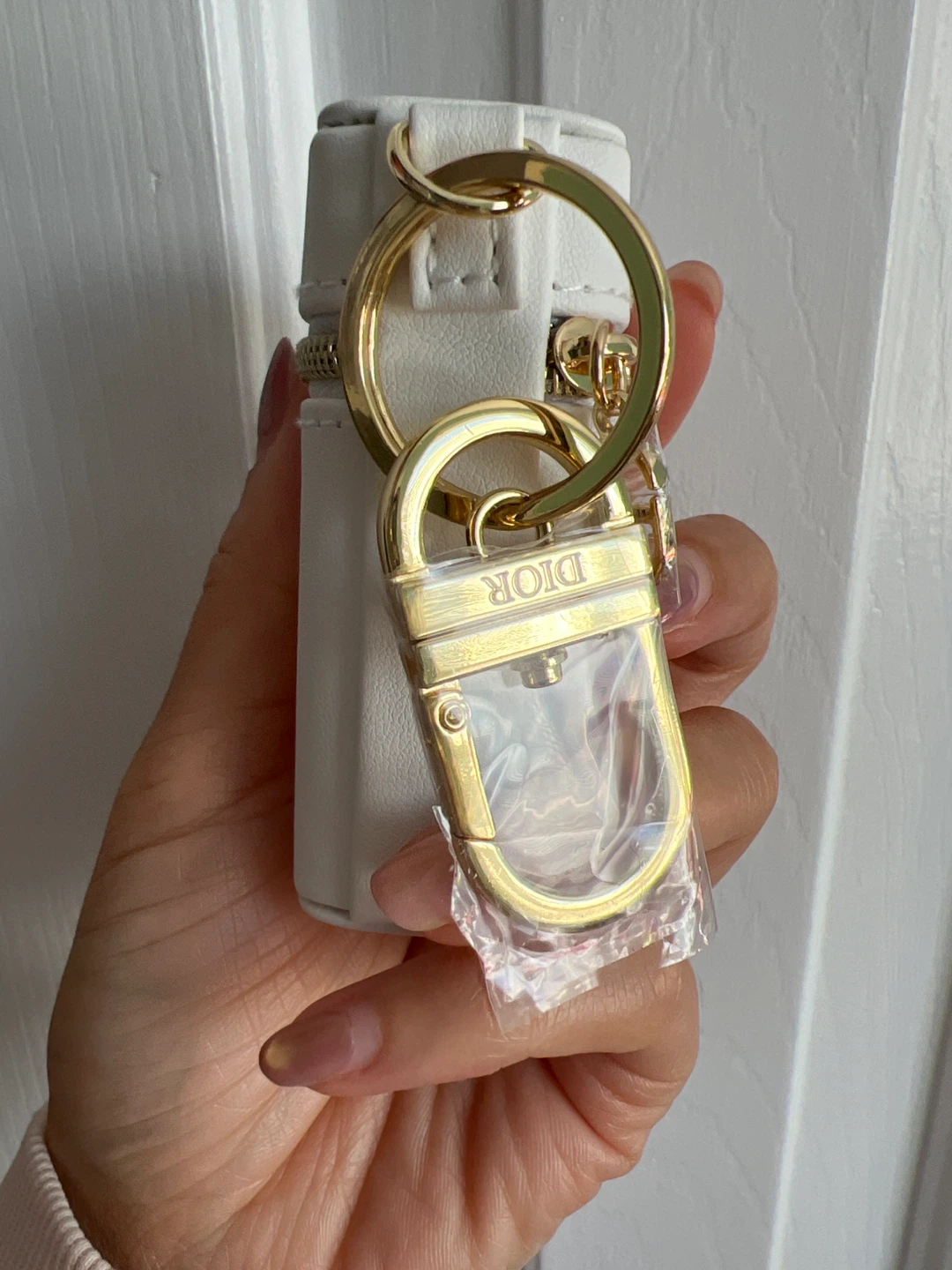Dior White Leather Pouch with Keychain - photo 2