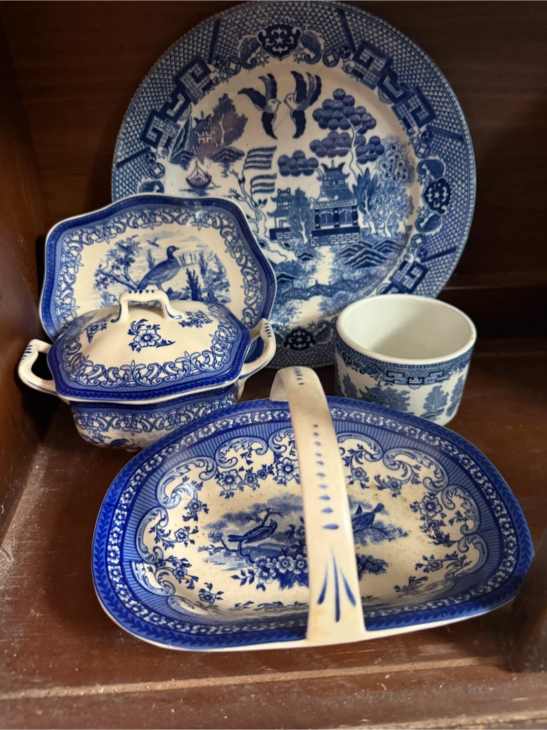 Blue and White Willow Pattern Tableware Set