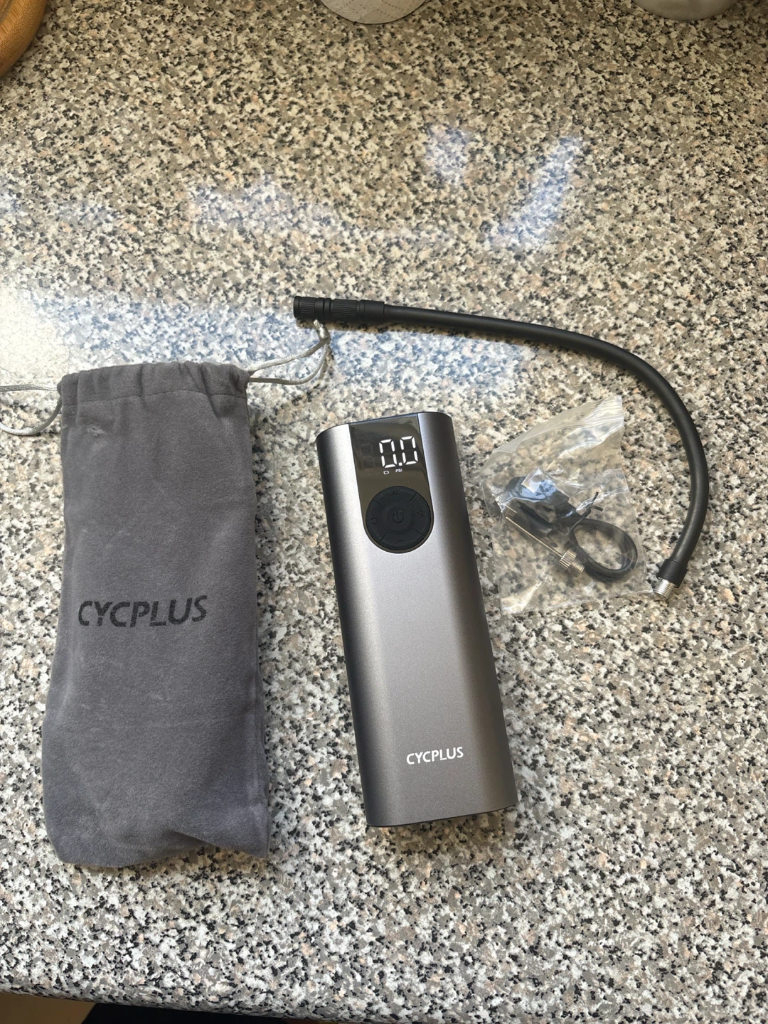 CYCPLUS Portable Air Pump - photo 2
