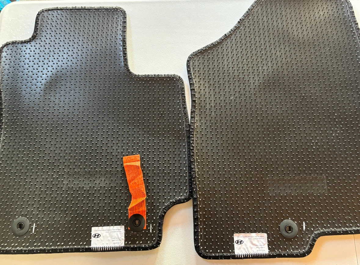 Hyundai Kona N-line OEM carpeted floor mats (BEF14-AU100) - photo 3