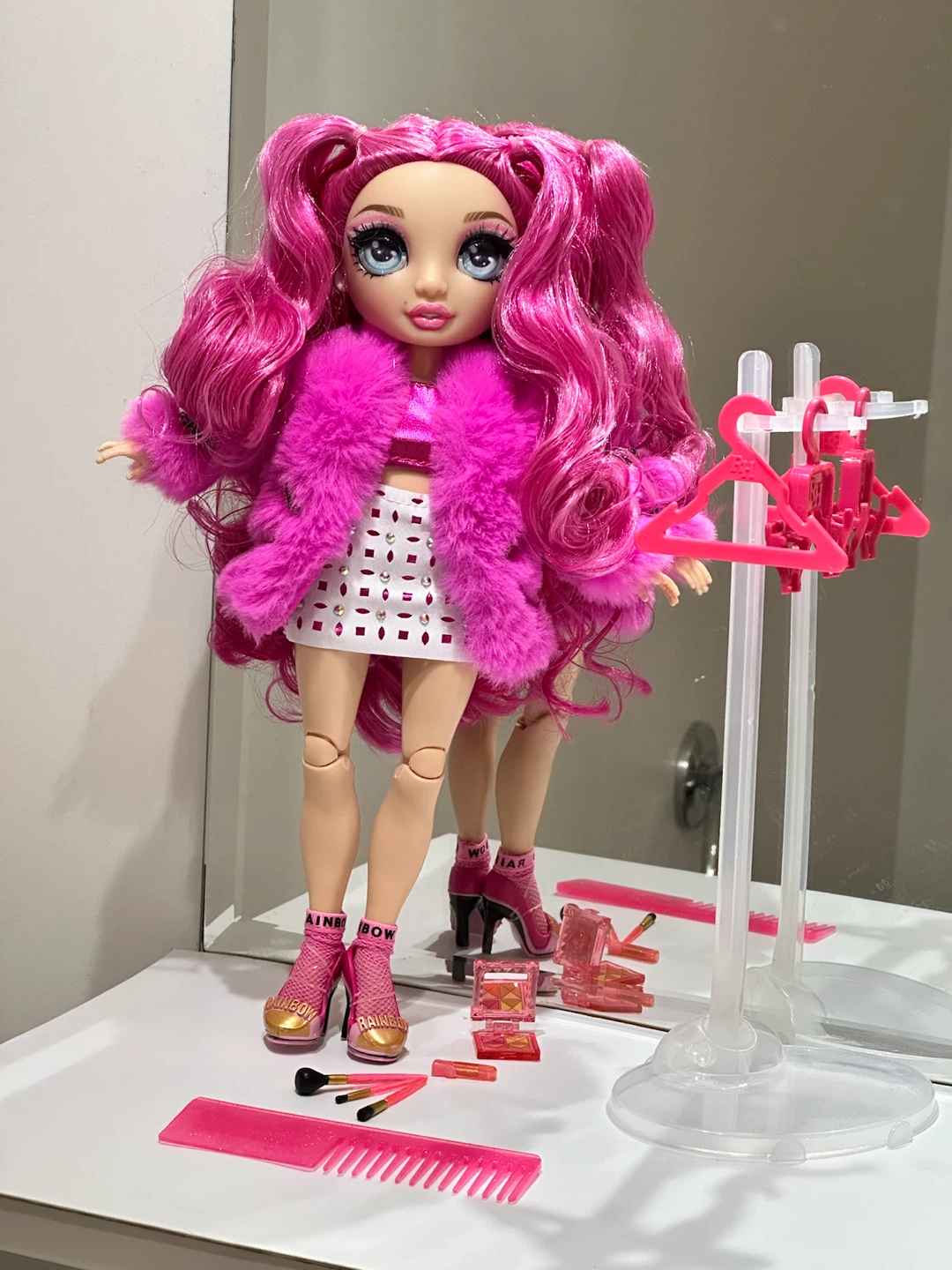Excellent Like new Rare Rainbow High Stella Monroe doll - photo 3