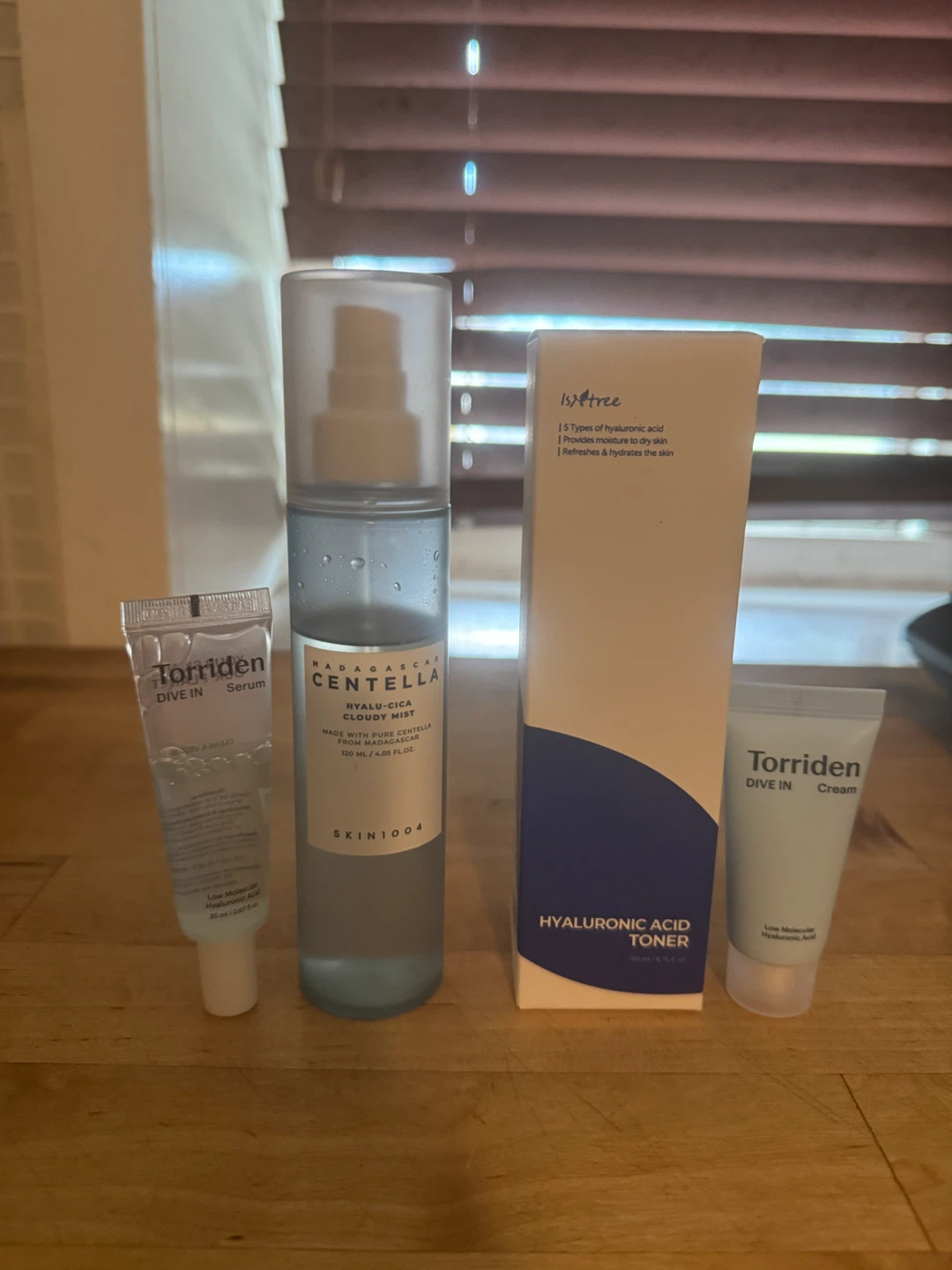ISNTREE Hyaluronic Acid Toner & SKINFOOD Centella Mist Set - photo 4