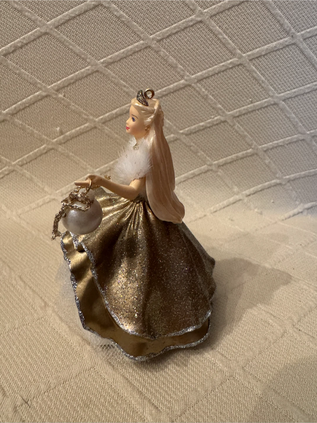 Hallmark Keepsake Ornament Celebration Barbie 2000 - photo 3
