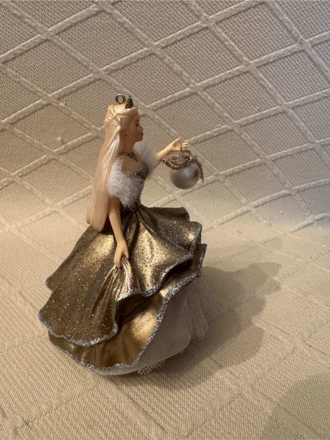 Hallmark Keepsake Ornament Celebration Barbie 2000 - photo 5