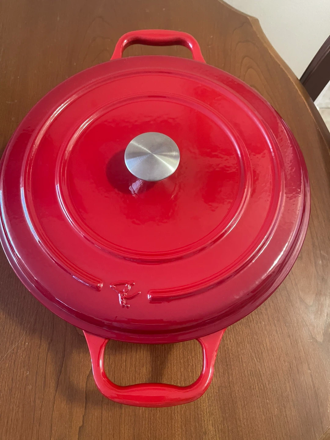Staub Cast Iron Round Cocotte 5 Qt - Red