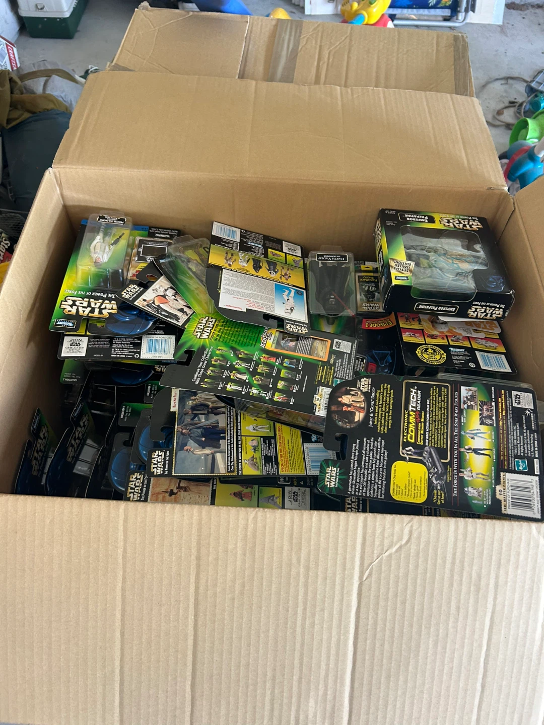 Lot of 220+ carded Vintage Star Wars Action Figures - photo 3