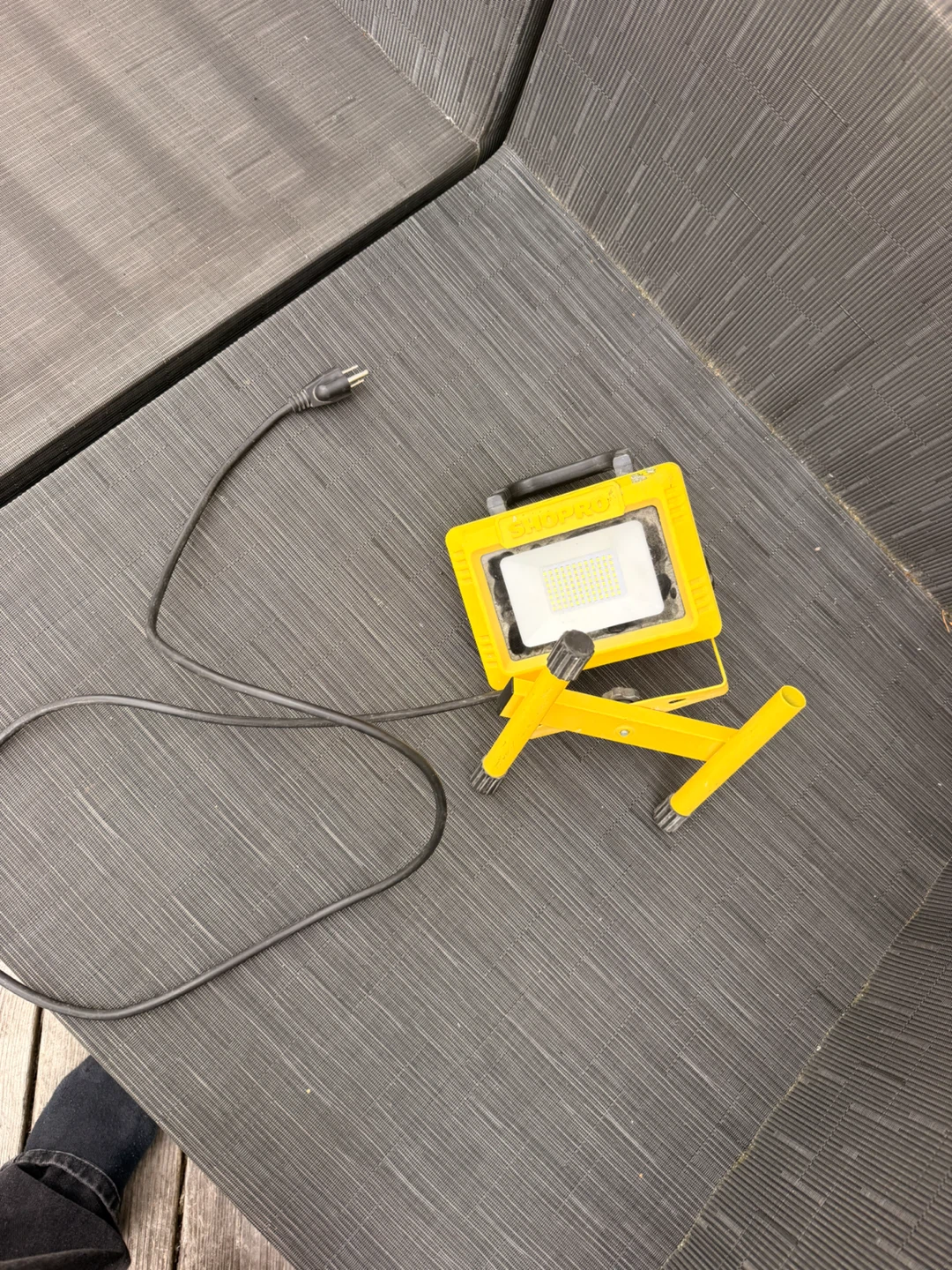 SHOP-PRO Yellow LED Work Light - photo 3